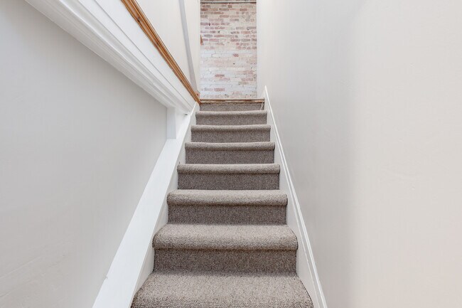 Photo du bâtiment - 15 Indian Rd Crescent