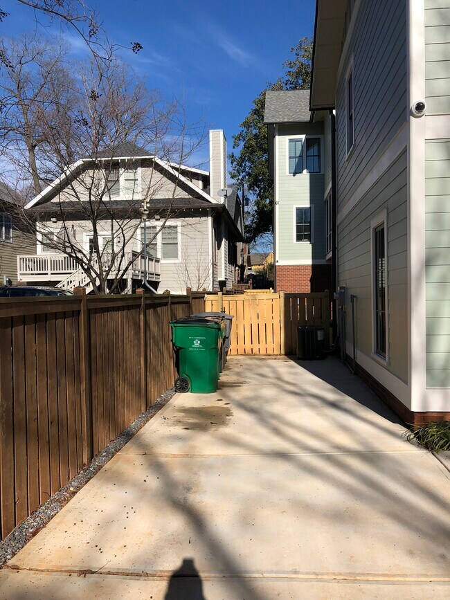 Una construcción sólida perfectamente situada... - 2121 Roslyn Ave
