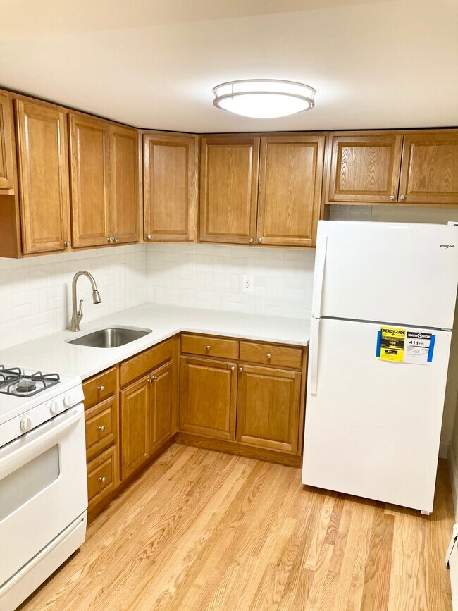 Foto del edificio - 838 Pelhamdale Ave