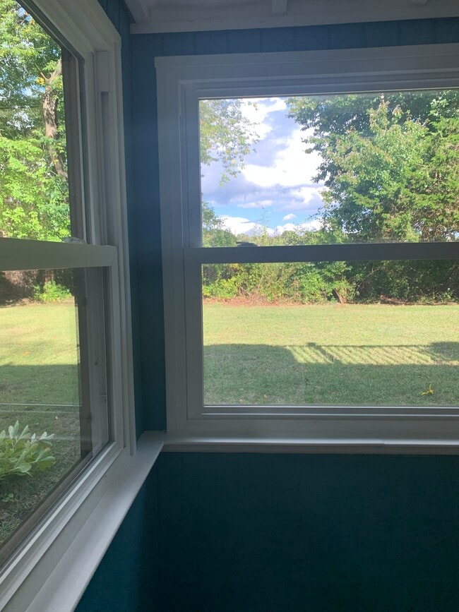 Enclosed porch & back yard - 67 E Creek Cir