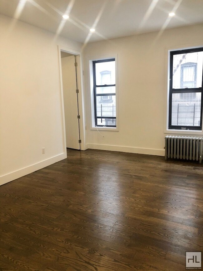 Foto del edificio - EASTERN PARKWAY / Spacious Crown Heights 1...