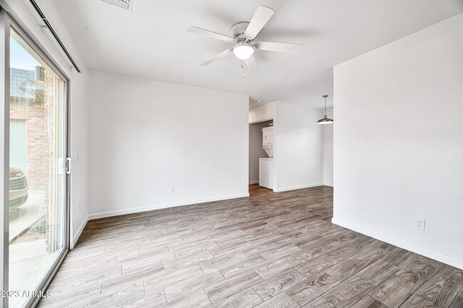 Building Photo - 7956 W Glendale Ave