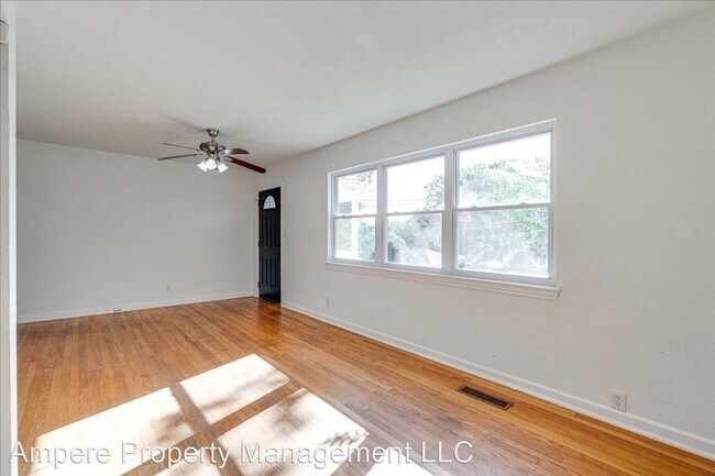 Foto del edificio - 3 br, 1 bath House - 711 Moore St