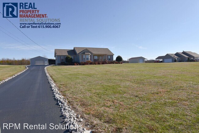 Building Photo - 3 br, 2 bath House - 3070 Midland Rd.