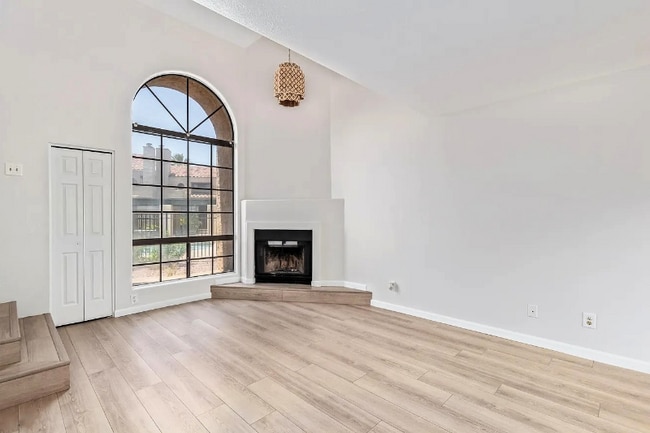 Foto del edificio - 1025 E Highland Ave