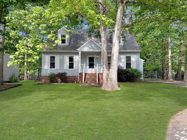 Foto del edificio - Beautiful 4 Bedroom, 2 Bathroom Cape in Ch...