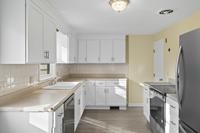 Building Photo - 33 Park Dr