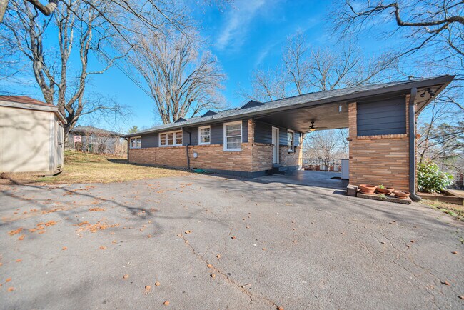 Foto del edificio - 801 Potter Ln