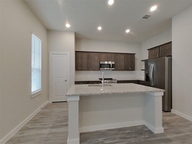 Building Photo - 4920 San Fabiano Ct