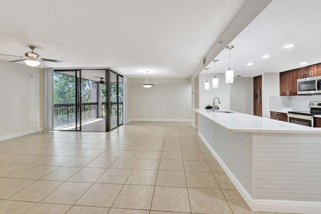 Building Photo - 820 Lavers Cir