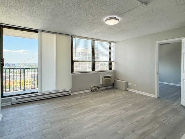 Foto del edificio - 2740 N Pine Grove Ave
