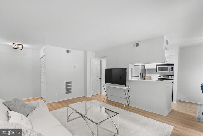 Foto del edificio - 1725 Ascot Way