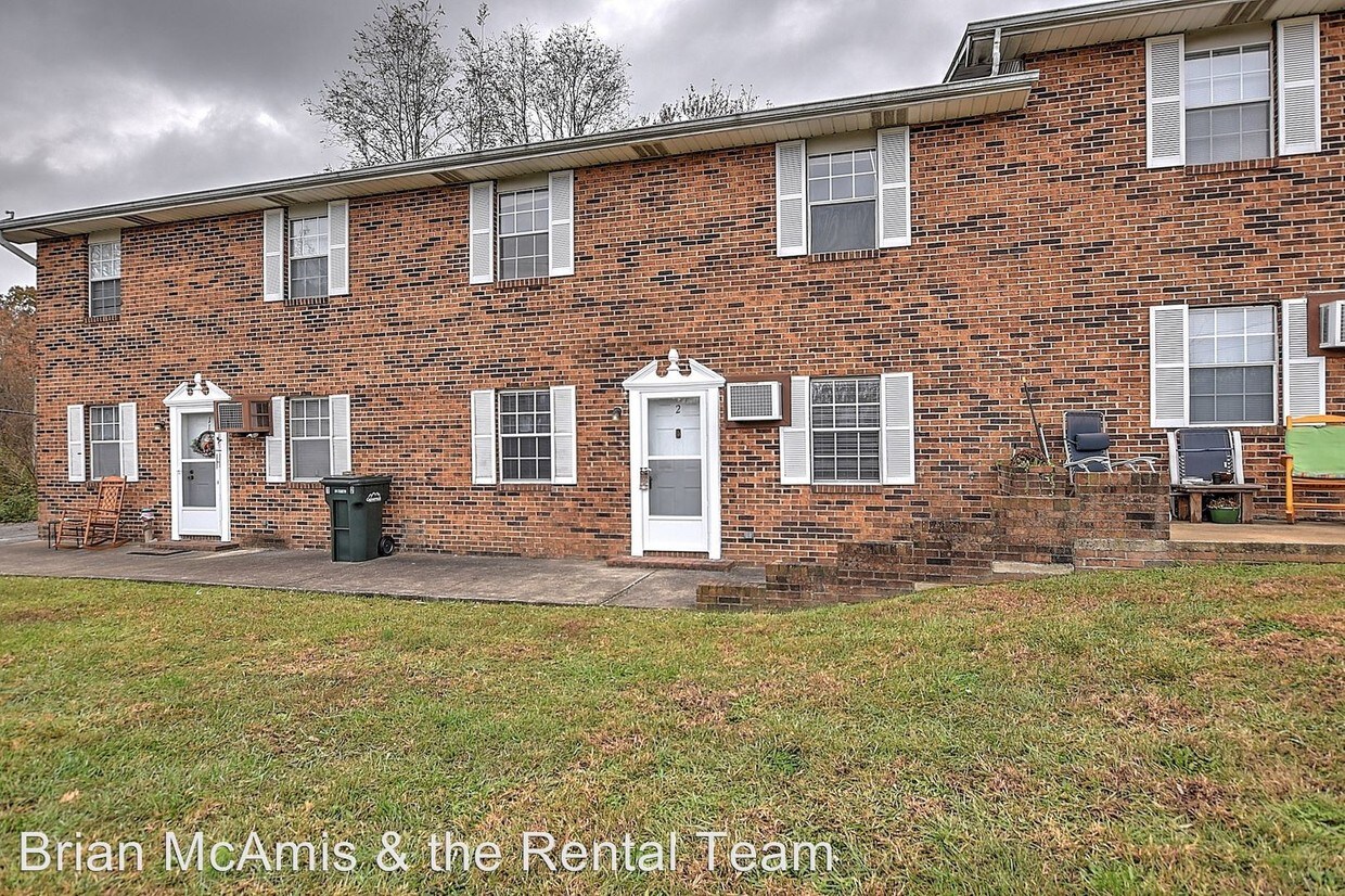 Foto principal - 800 Crestview Dr