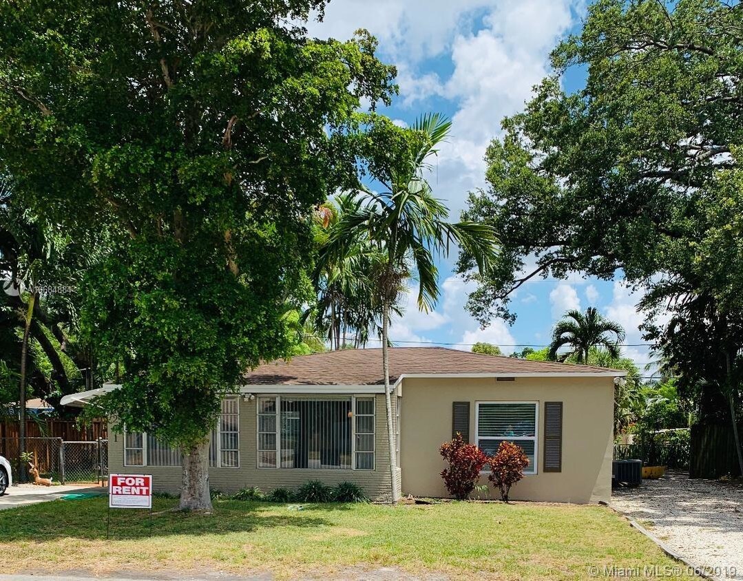 Primary Photo - 1261 SW 29th St