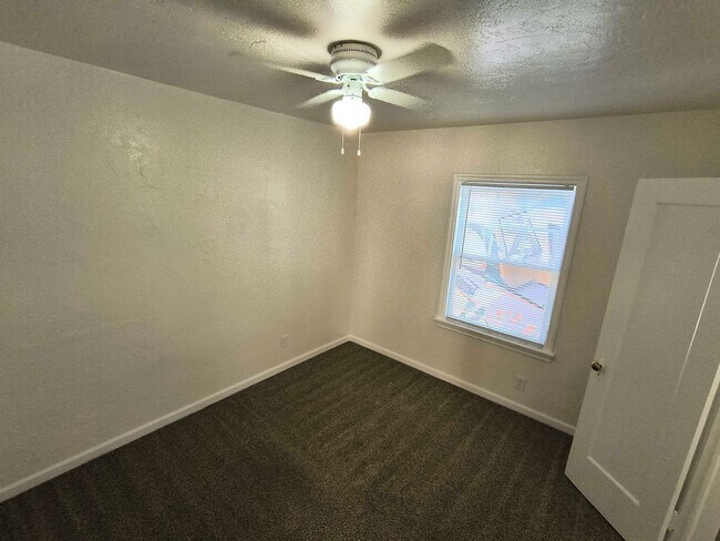 Foto del edificio - 223 Wilson Ave