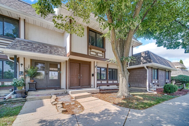 Building Photo - 1313 Court P
