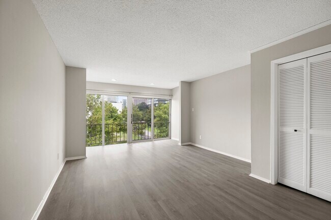 Foto del edificio - 5050 Ambassador Way