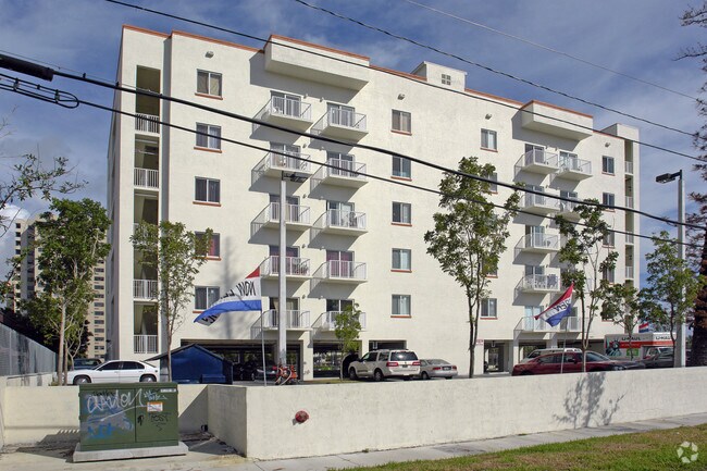 Foto del edificio - Cedars Apartments
