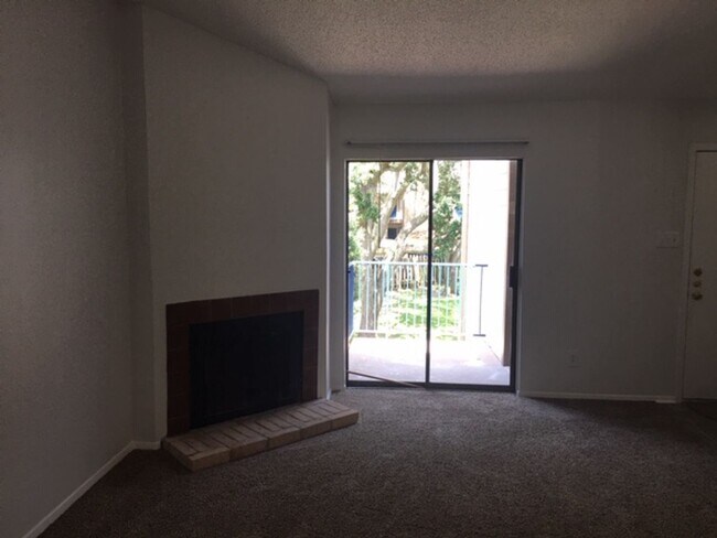 Foto del edificio - 7114 N Holiday Dr