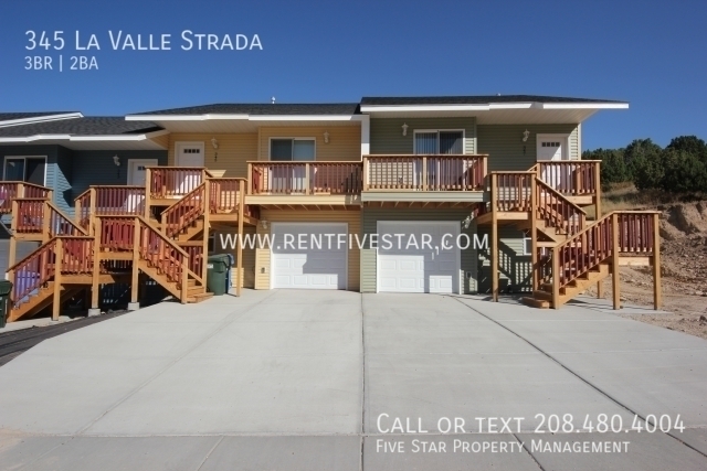 Primary Photo - Beautiful Townhome With Primary Bedroom, E...