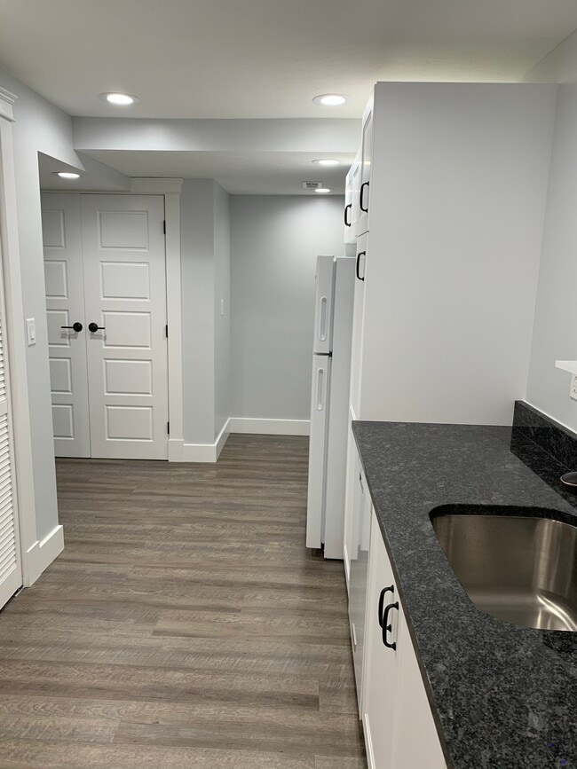 Building Photo - 8740 S Spartan Dr