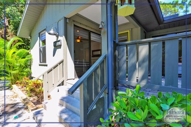 Building Photo - ***ANNUAL OR SEASONAL RENTAL*** 2 BEDS 2 B...