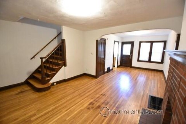 Building Photo - 391 E Arcadia Avenue 2621-2625-2629 Glen E...