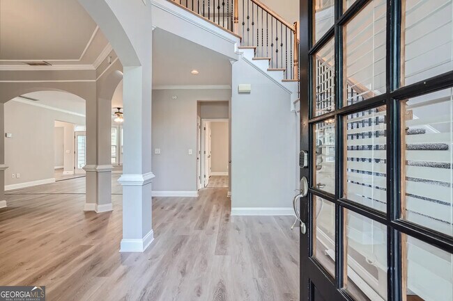 Building Photo - 121 Whitegrass Way