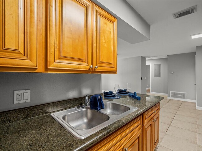 Foto del edificio - 230 Thorntree Pl