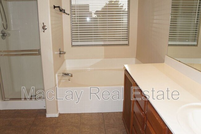 Foto del edificio - 45560 W Tulip Ln