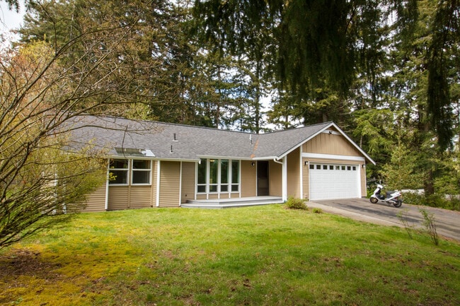 Building Photo - 2549 Yew Street Rd