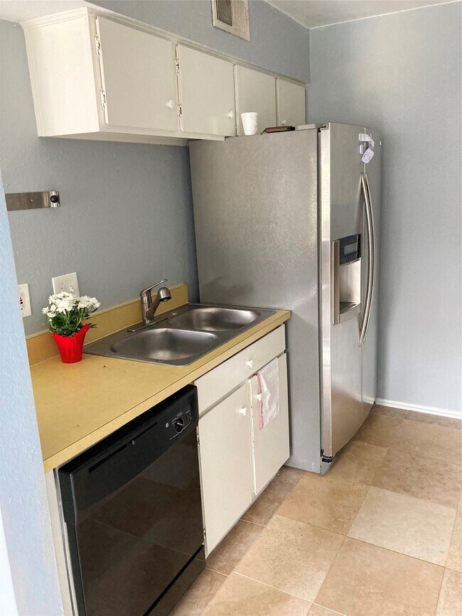 Foto del edificio - 12009 Greenwood Forest Dr