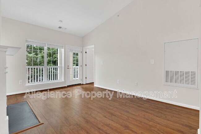 Foto del edificio - 4560 Strutfield Ln