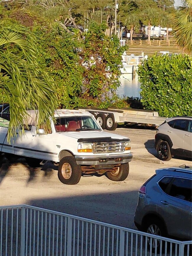 Building Photo - 731 Hummingbird Way