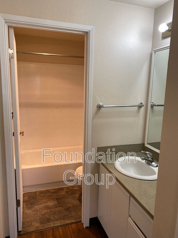 Building Photo - 321 10th Ave