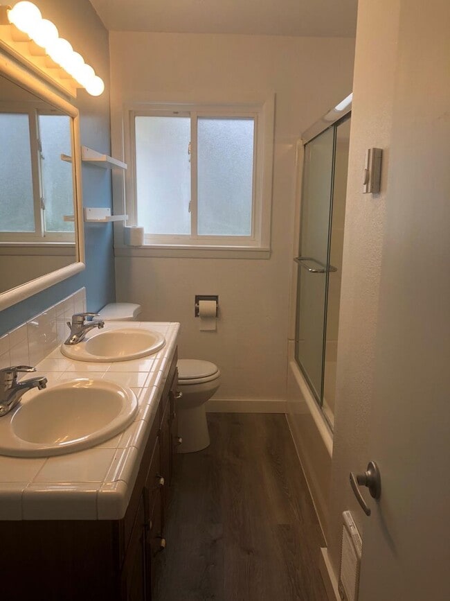 Building Photo - Lisa Johnson Duplex (LJ)