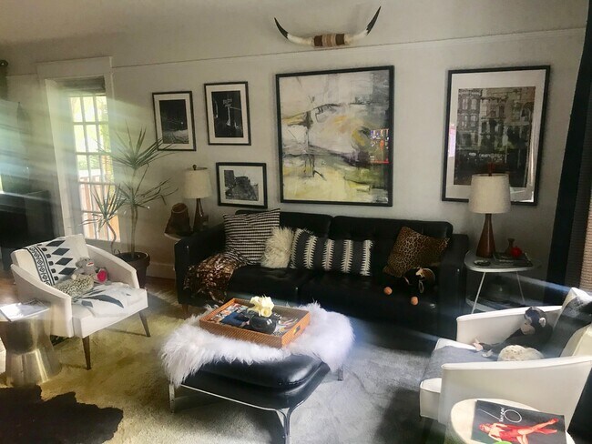 Living area - 215 E Bellefonte Ave