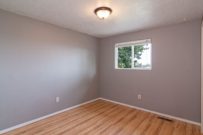 Foto del edificio - 1309 Pineview St