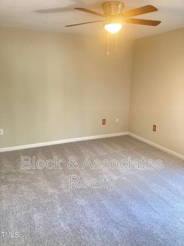 Building Photo - 404 Creekway Dr