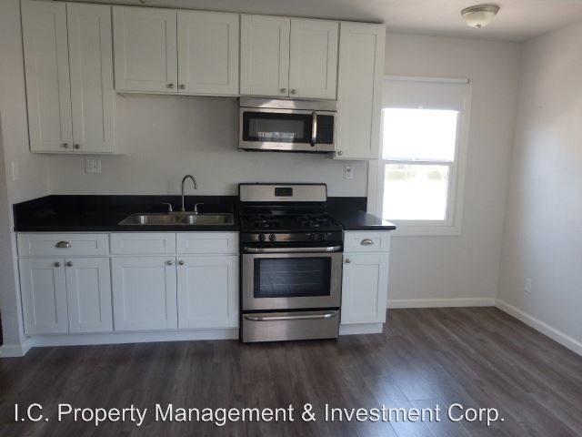 Building Photo - 873-879 N Heliotrope Dr
