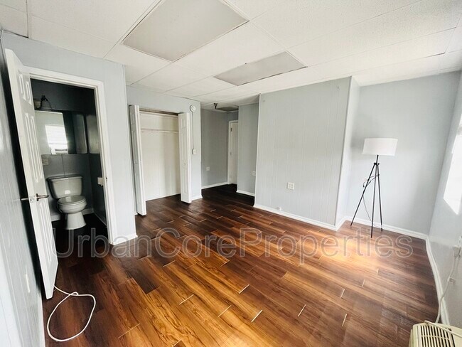 Building Photo - 216 5th Ave N
