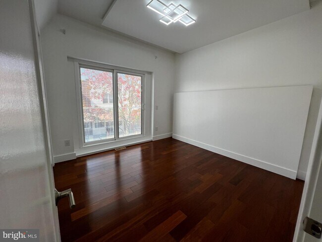 Foto del edificio - 2843 S Warnock St