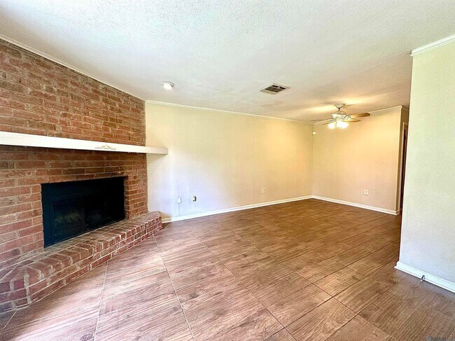 Foto del edificio - 15855 Sunderland Ave