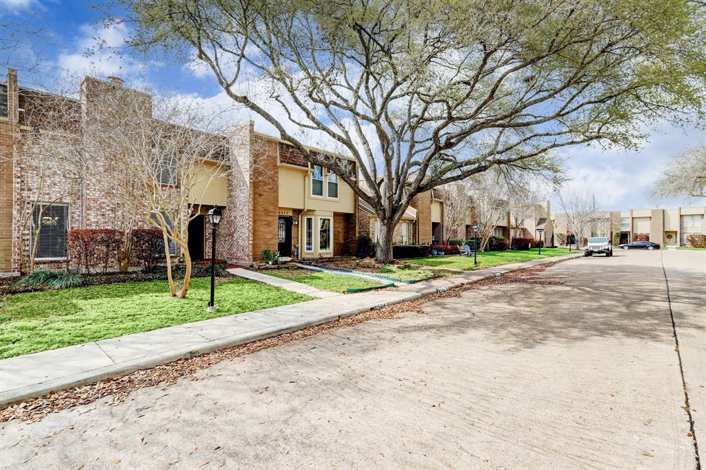 6314 Meredith Dr, Bellaire, TX 77401 Condo for Rent in Bellaire, TX