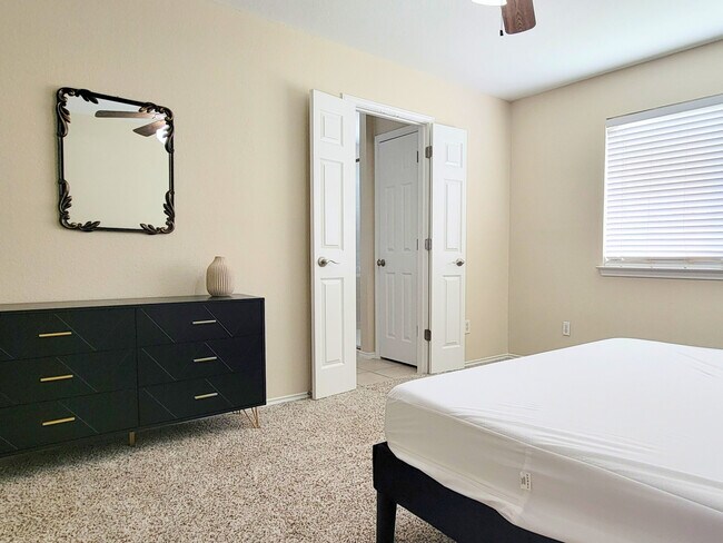Foto del edificio - 5421 Teal Dr