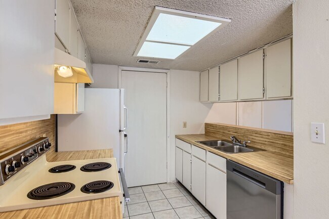 Foto del edificio - 2 Bedroom Condo in West Lake Hills- Eanes ISD