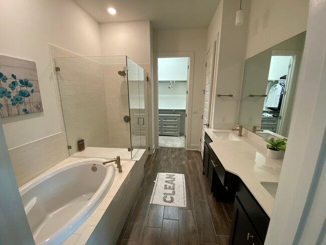 Building Photo - 4323 Attra St