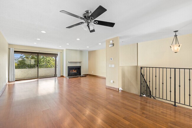 Foto del edificio - Beautiful 2Br / 2.5Ba Townhome In La Costa!! Call For Showing! 3D Tour Available!