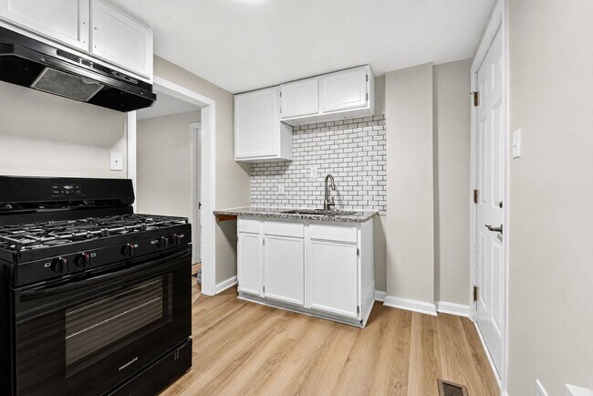Foto del edificio - Renovated 1 Bedroom Home Available Now!