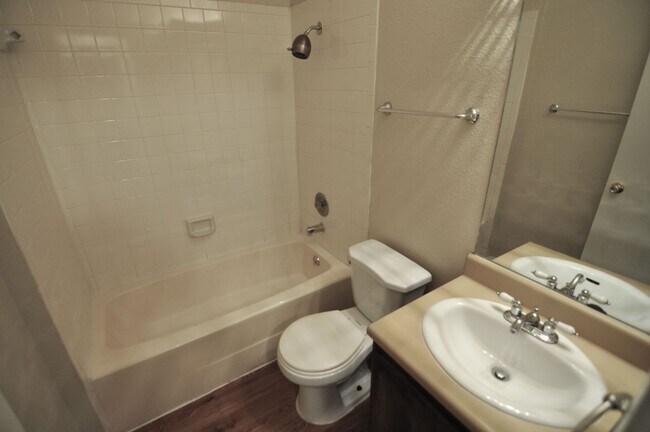 Foto del edificio - Amazing unit, perfect location!